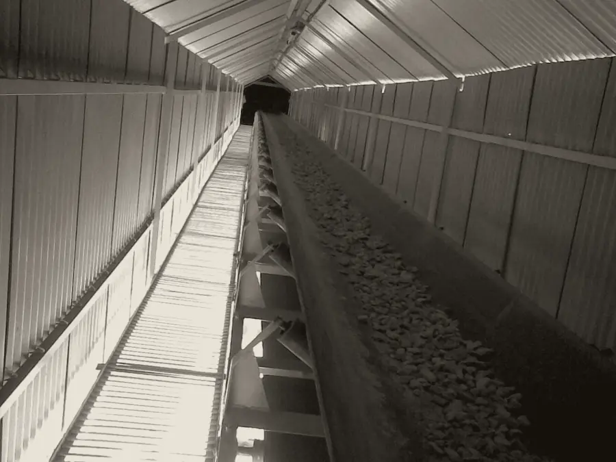 Secondary crushing and screening line with vibrating screens, Ernakulam workshop build