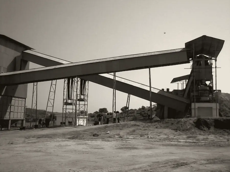 Material stockpile and discharge conveyor at a KEW-serviced crushing plant