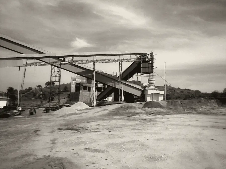 Screening plant and finished aggregate product streams at a KEW site